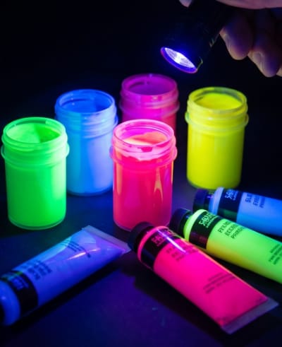 How to Use UV Reactive Pigment Bright Under Blacklight