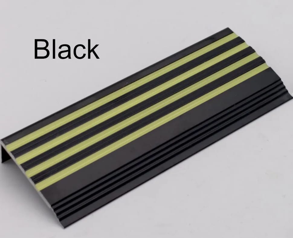 L-Shaped Black Nosing